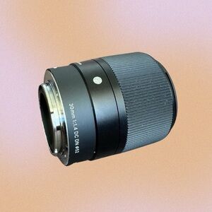 Sigma 30mm f/1.4 Lens